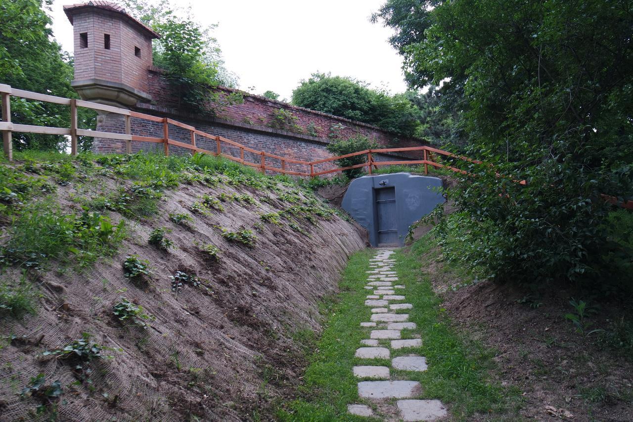 10-Z Bunker Pansiyon Brno Dış mekan fotoğraf